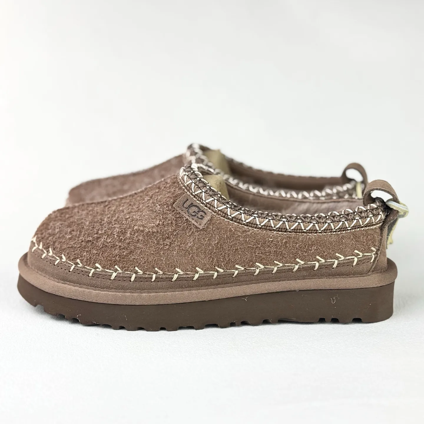 💰520 📦25 New Products for Autumn and Winter | Biarritz · UGG New Products for Autumn and Winter Classic Novelty Series (Biarritz Style) 🔥 I have been recently picked up by this Biarritz model ￼￼[草草R][草草R][草草R] 📦The entire series of Biarritz is now online ❄️There are Tasman slip-ons and ultra-short boots suitable for autumn and winter. ✔️🔘 Tasman Biarritz model Shoe size: 36-40 Color: mustard seed/light oak brown ✔️🔘Classic super short boots Biarritz model shoe size: 36-40 Color: mustard seed/light oak brown 🍁Let’s create our own uniqueness together this autumn and winter ✔️ In the collision of classics and personality 💫 Find your unique relaxed style 😎 This style is very UGG!